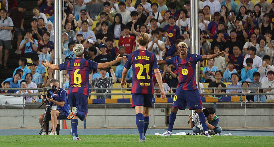 才俊们现在, Ballú, 球媒体Th