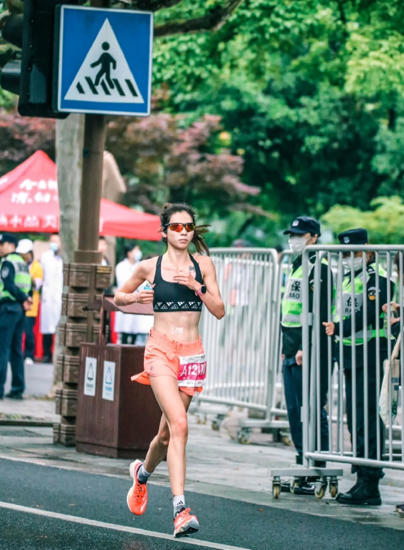 拉松严格审, 完赛毛巾 拉松严格审, 完赛毛巾