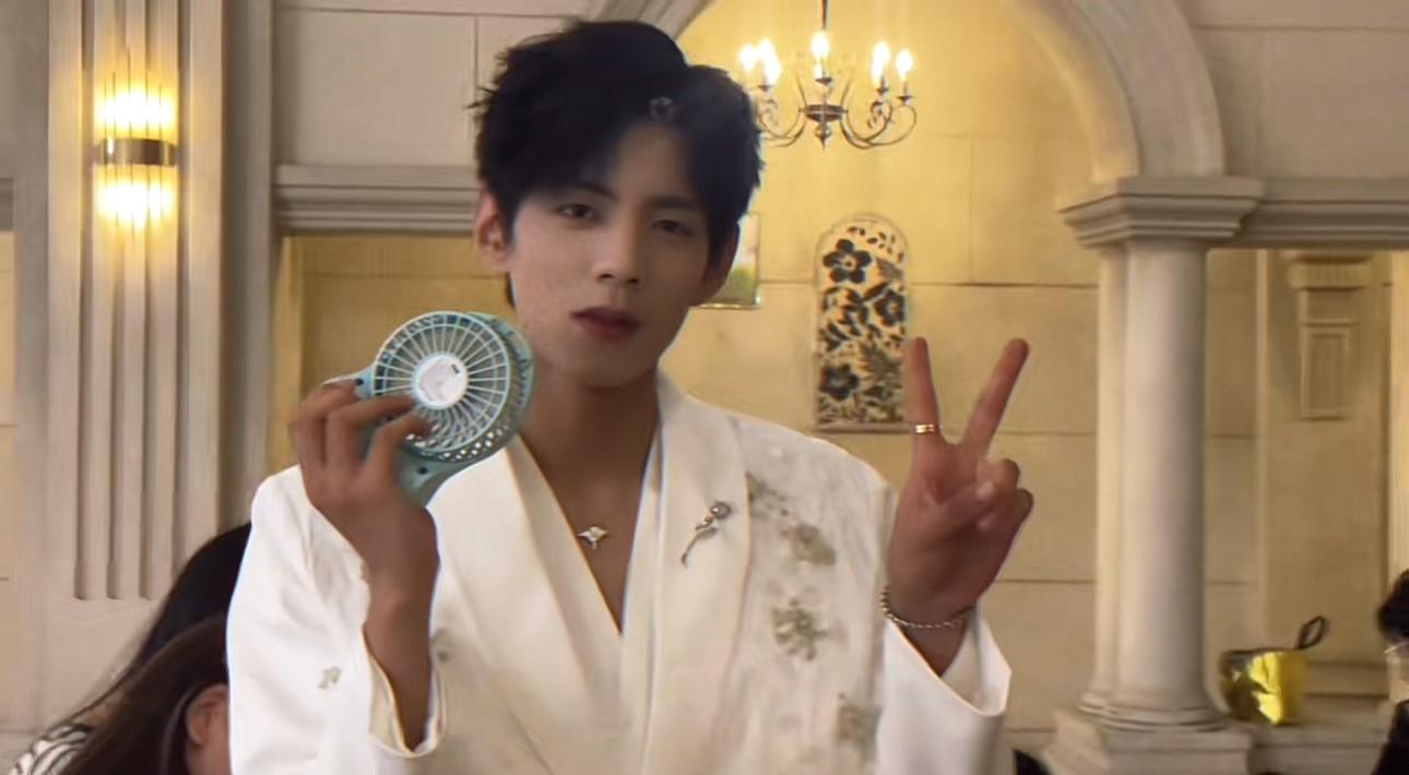 以前的所有, 型做演员引