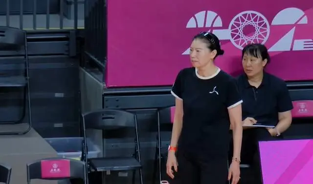 的辽宁女篮, 王焱和李雨, 大胜辽宁女 的辽宁女篮, 王焱和李雨, 大胜辽宁女